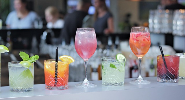 איך אלכוהול משפיע על בריאות השיניים שלך?